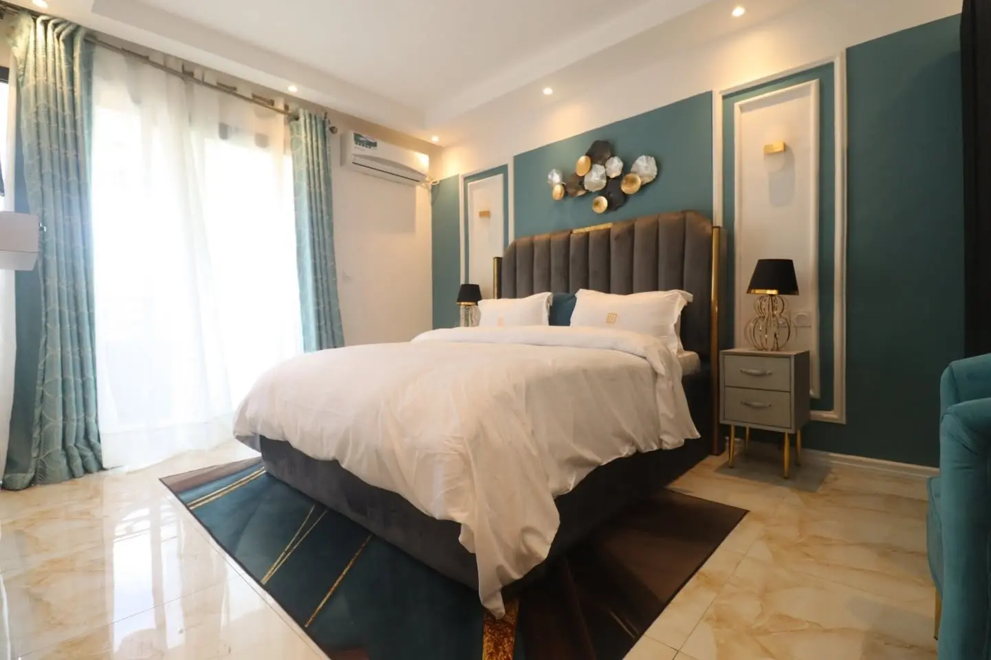 Chambre avec parois de marbre