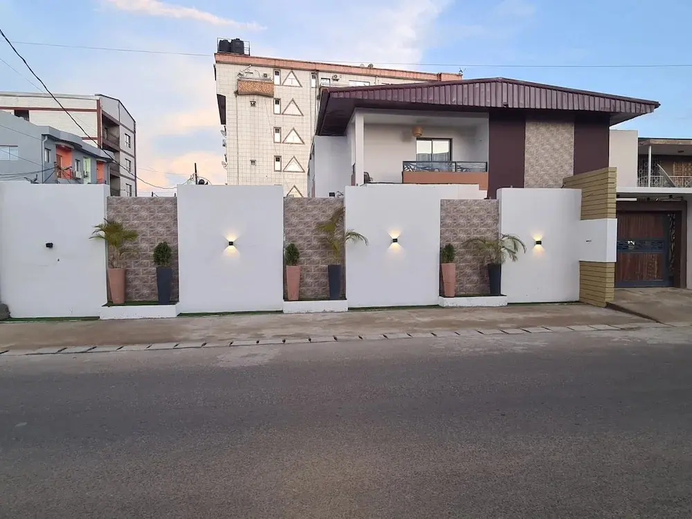 La façade de Suna'a Home